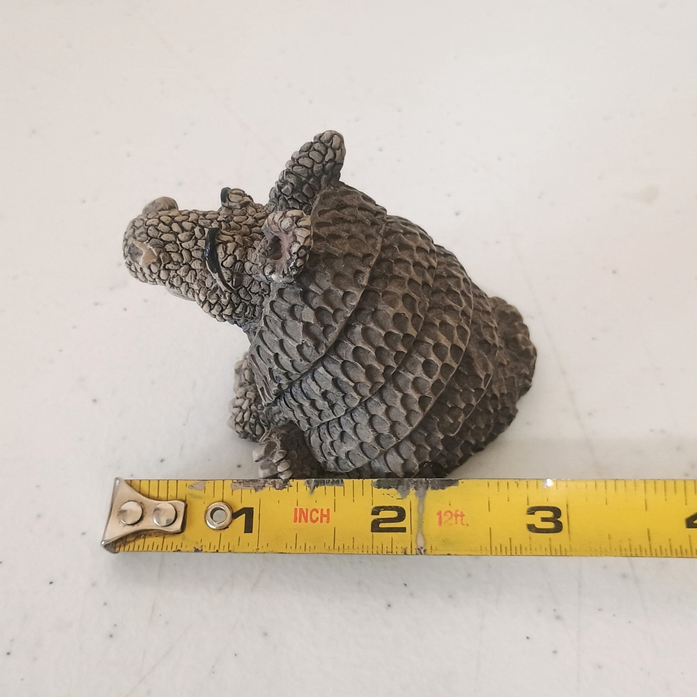 Vintage Dougs Animations Gray Armadillo Figurine Resin - Picture 8 of 9